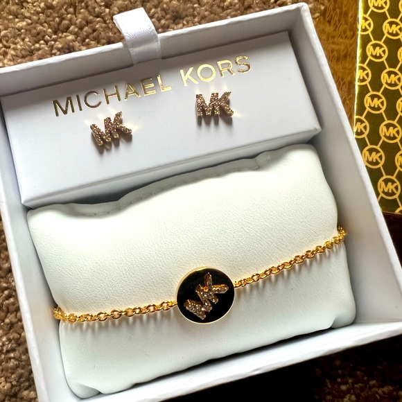 NWOT Micheal Kors Gold Earring & Bracelet Duo Set - Picture 6 of 7